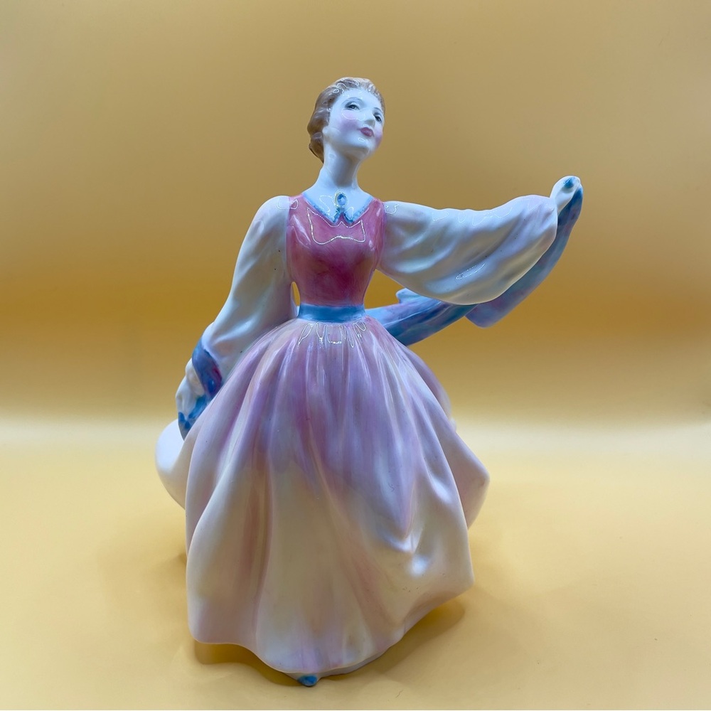 Royal Doulton "Gay Morning" HN2135 Bone China Figurine MINT 1954-67 🎁